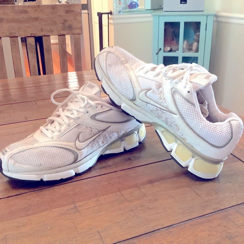 Retro 2008 Nike White and Gold Running with Air Max Cushioning Womens 9.5